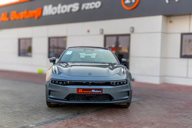 2024 Zeekr 001 Premium Grey White Sedan AWD Electric Car 550 - 650 KM GCC