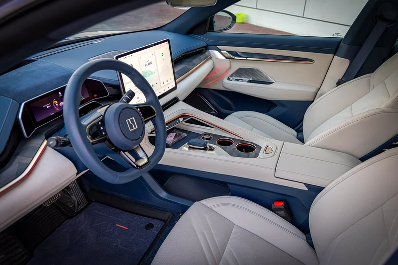 2024 Zeekr 001 Premium Grey White Sedan AWD Electric Car 550 - 650 KM GCC