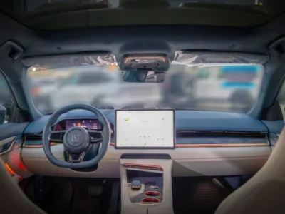 2024 Zeekr 001 Premium Grey White Sedan AWD Electric Car 550 - 650 KM GCC