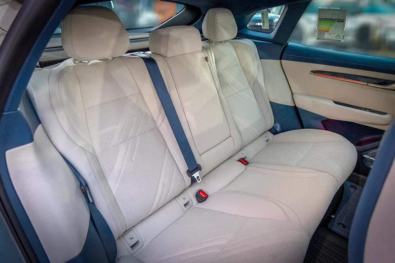 2024 Zeekr 001 Premium Grey White Sedan AWD Electric Car 550 - 650 KM GCC