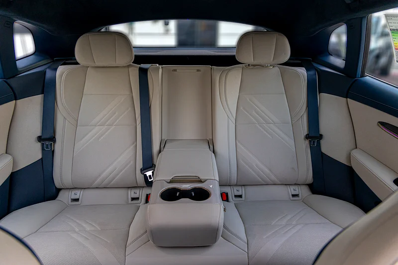 2024 Zeekr 001 Flagship AWD Black White SUV Electric Car 550 - 650 KM GCC Specs