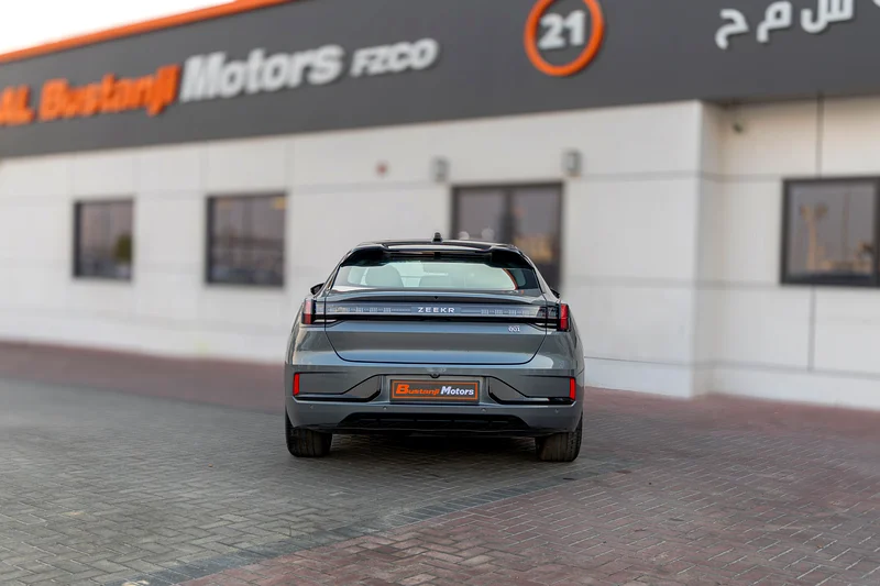 2024 Zeekr 001 Premium Grey White Sedan AWD Electric Car 550 - 650 KM GCC