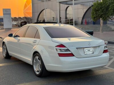 2007 Mercedes-Benz S550 5.5 Liters 8 Cylinders Engine White Beige Sedan RWD