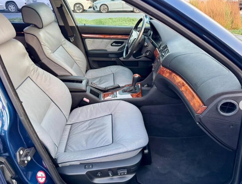 2000 BMW 528i 2.8 litres Inline 6 Cylinder Engine Blue Silver Sedan RWD