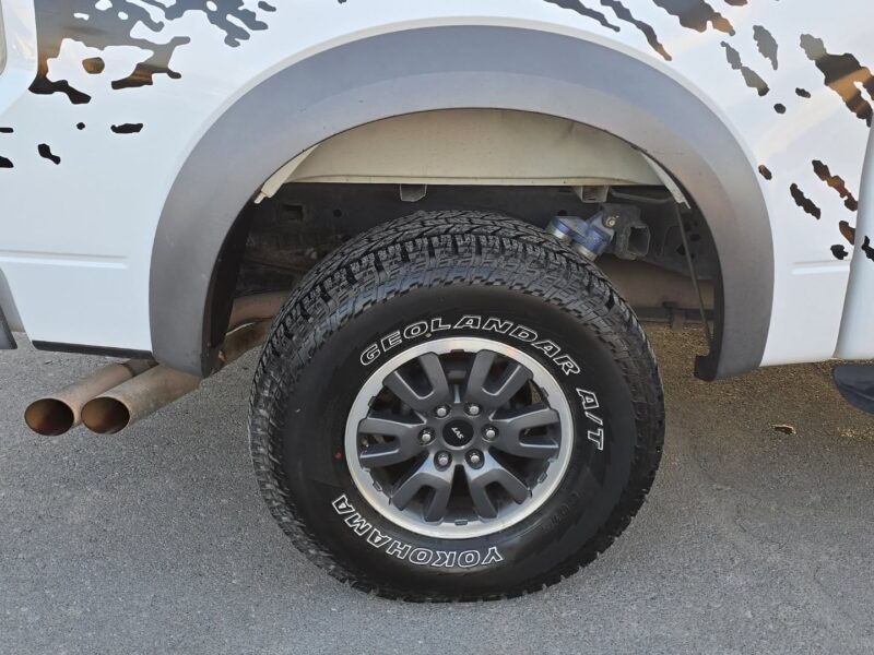 2011 Ford Raptor 6.2 Liters V8 Cylinder Petrol Engine White Black Pick Up Truck