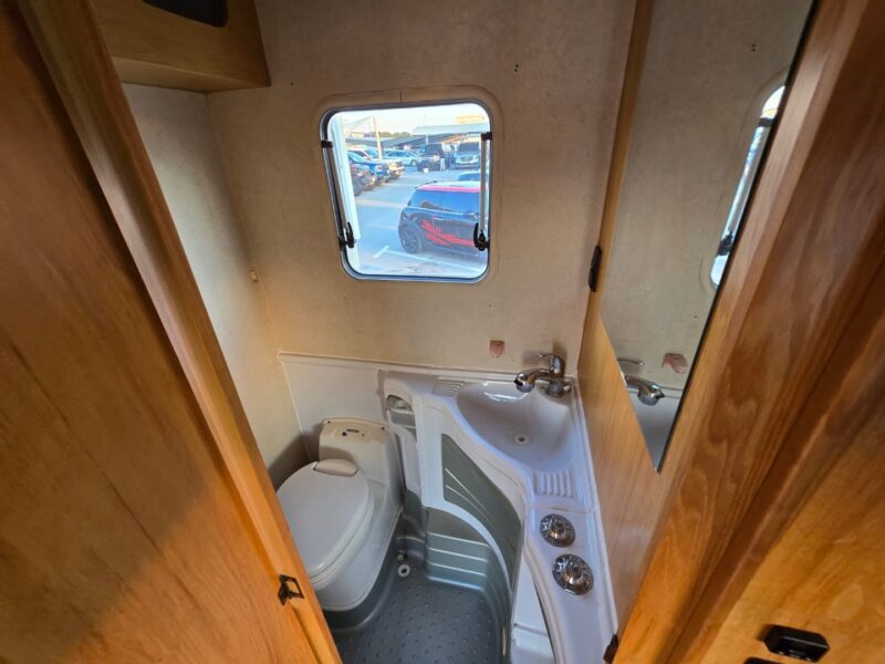 2014 Hyundai Starex 2.5L 4-cylinder Engine White Brown Van Korean Specs