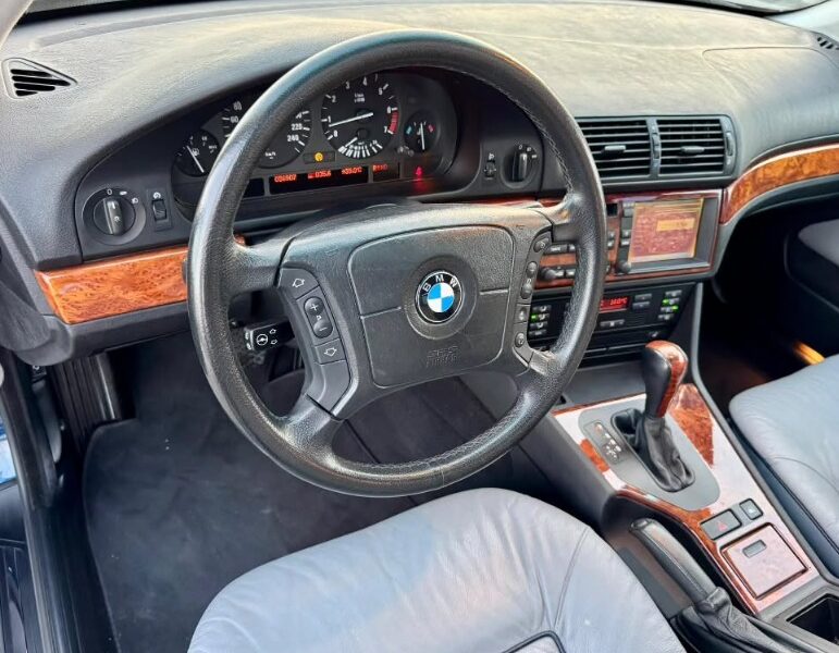 2000 BMW 528i 2.8 litres Inline 6 Cylinder Engine Blue Silver Sedan RWD