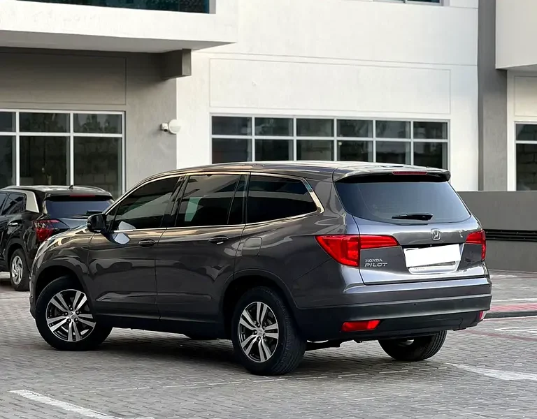 2018 Honda Pilot EX 6 Cylinders Engine Black Beige SUV GCC Specs