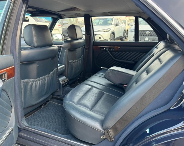 1991 Mercedes-Benz 560SEL 5.6 Liters V8 Engine Black Sedan RWD Clean Title