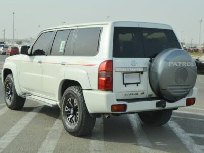 2022 Nissan Patrol Safari Safari SV 4.8L Liters 6 Cylinders Engine White Red SUV