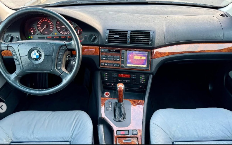 2000 BMW 528i 2.8 litres Inline 6 Cylinder Engine Blue Silver Sedan RWD