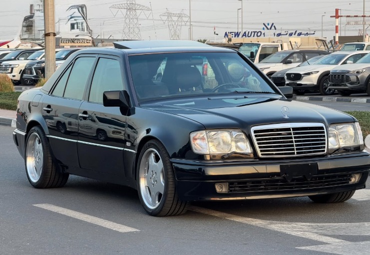 1995 Mercedes-Benz E500 5.0 liters V8 Cylinder Engine Black Sedan RWD