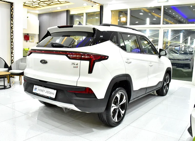 2023 JAC JS4 TURBO 4 Cylinders Engine White Beige Crossover GCC Specs