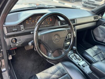 1995 Mercedes-Benz E500 5.0 liters V8 Cylinder Engine Black Sedan RWD