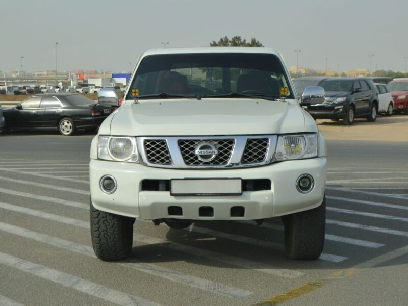 2022 Nissan Patrol Safari Safari SV 4.8L Liters 6 Cylinders Engine White Red SUV