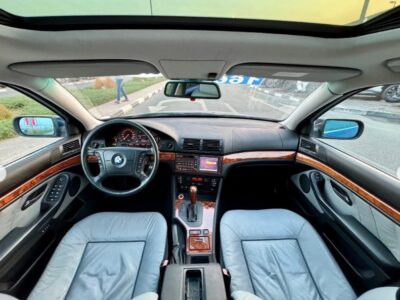 2000 BMW 528i 2.8 litres Inline 6 Cylinder Engine Blue Silver Sedan RWD