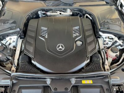 2022 Mercedes-Benz S580L 4.0 Liters V8 Petrol Engine White Black Sedan AWD