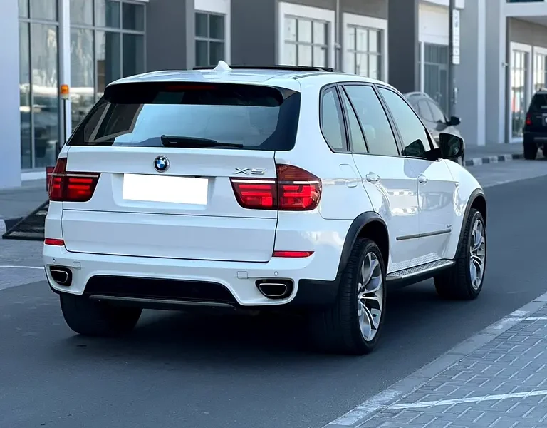 2012 BMW X5 xDrive50i Luxury-Line 8 Cylinder Engine White Beige SUV