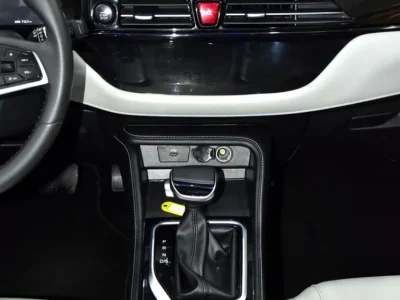 2023 JAC JS4 TURBO 4 Cylinders Engine White Beige Crossover GCC Specs