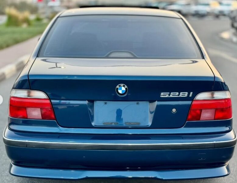2000 BMW 528i 2.8 litres Inline 6 Cylinder Engine Blue Silver Sedan RWD