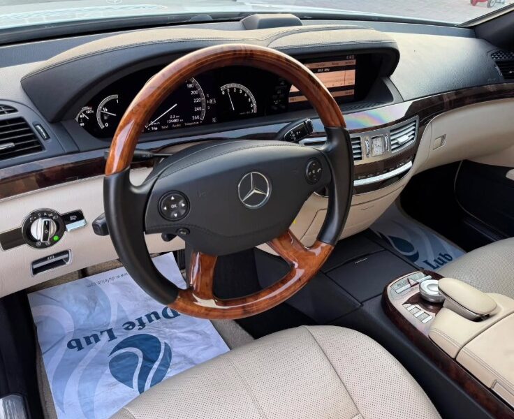 2007 Mercedes-Benz S550 5.5 Liters 8 Cylinders Engine White Beige Sedan RWD