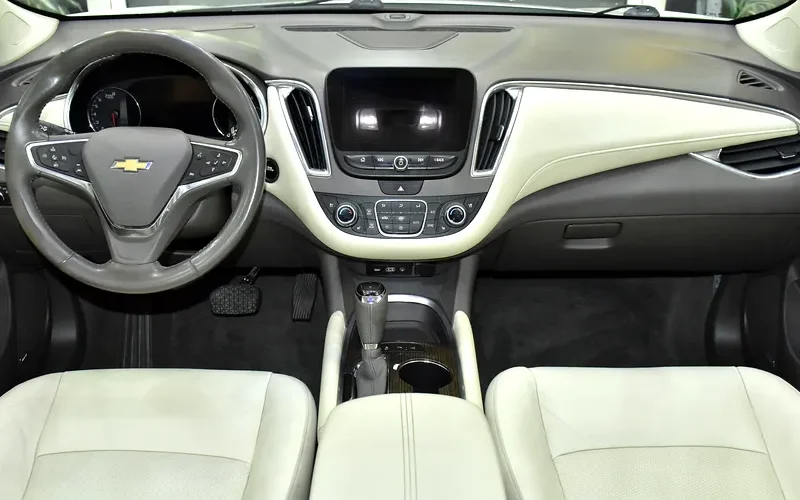 2019 Chevrolet Malibu Premier 4 Cylinders Engine White Beige Sedan GCC Spec