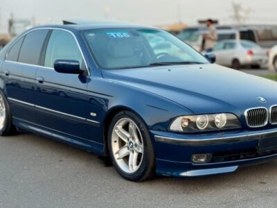 2000 BMW 528i 2.8 litres Inline 6 Cylinder Engine Blue Silver Sedan RWD