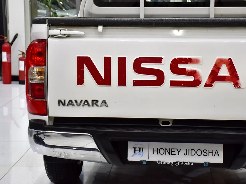 2019 Nissan Navara SE 4 Cylinders Engine White Red Pick Up Truck GCC Specs