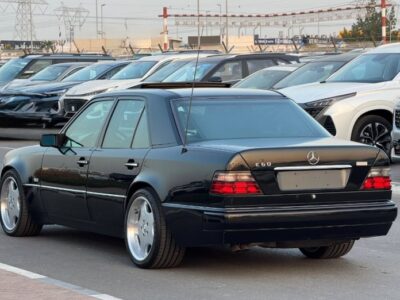 1995 Mercedes-Benz E500 5.0 liters V8 Cylinder Engine Black Sedan RWD