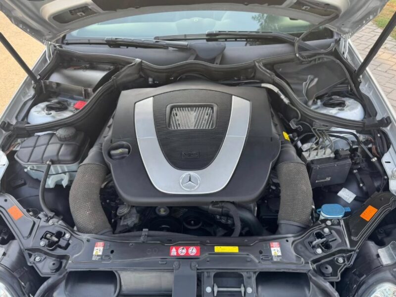 2006 Mercedes-Benz CLK350 3.5 Litres V6 Engine Silver Black Coupe RWD