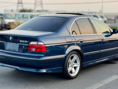 2000 BMW 528i 2.8 litres Inline 6 Cylinder Engine Blue Silver Sedan RWD