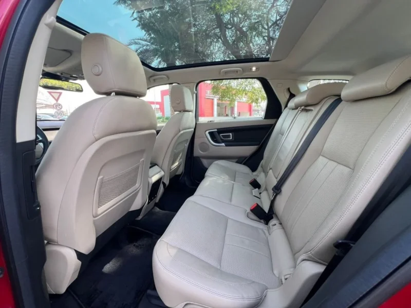 2019 Land Rover Discovery 4 Cylinders Engine Red Beige SUV GCC Specs