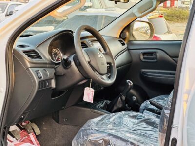 2020 Mitsubishi L200 GL 2.4L 4 Cylinders Engine White Black Pick Up Truck GCC