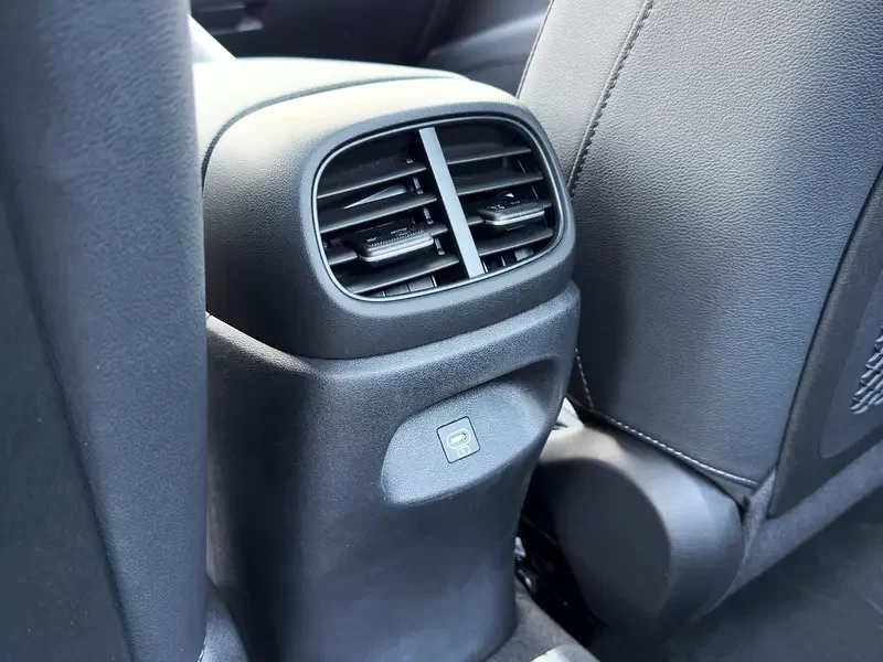 2025 Hyundai Elantra Other 1.5 litres 4 Cylinder Engine White Grey Sedan AT