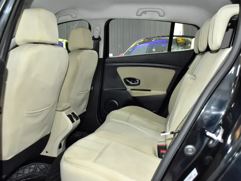 2015 Renault Megane SE 4 Cylinders Engine Black Beige Hatchback GCC Specs