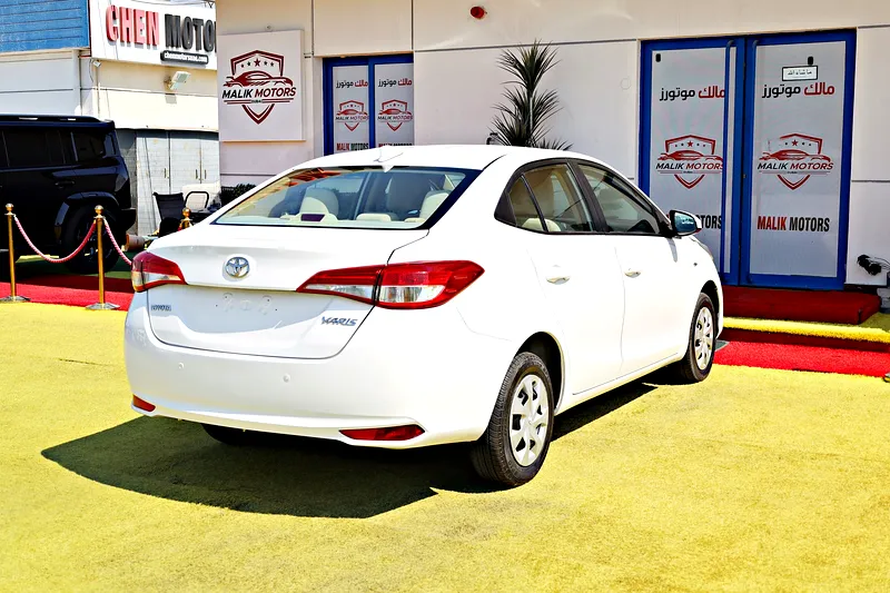 2022 Toyota Yaris MID 4 Cylinders Engine White Beige Sedan GCC Specs