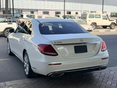 2017 Mercedes-Benz E400 twin-turbocharged V6 petrol engine White Black
