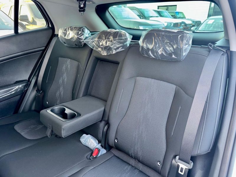 2025 Kia Sportage 2.0L 4 Cylinders Engine Petrol FWD White Black SUV