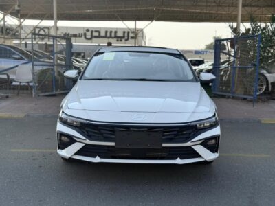 2025 Hyundai Elantra 1.5 Liters Inline 4-Cylinder Engine White Black Sedan