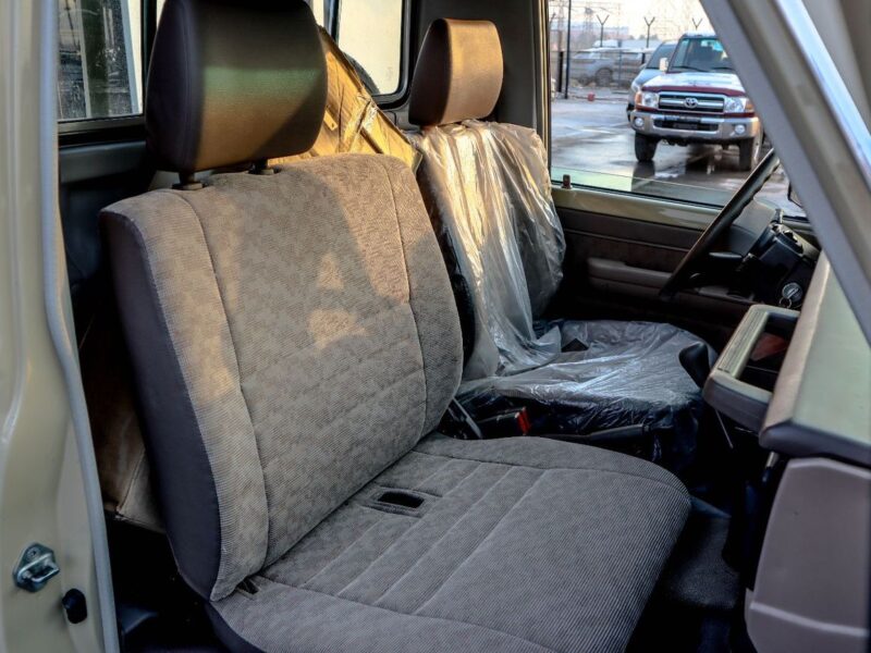 2009 Toyota Land Cruiser Pick Up PICKUP DLX 4.5L Beige Grey Truck