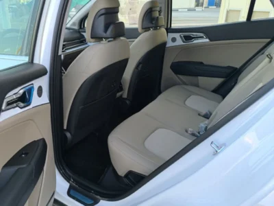 2025 Kia Sportage 2.0L MPI LX FWD White Beige SUV GCC Specs