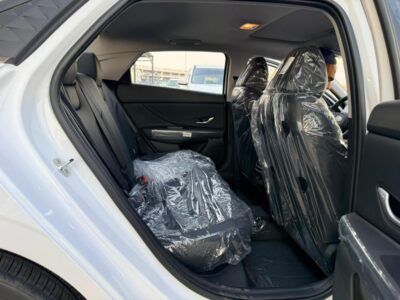 2025 Hyundai Elantra 1.5 Liters Inline 4-Cylinder Engine White Black Sedan