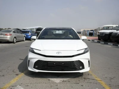 2025 Toyota Camry 2.5L 4 Cylinders Engine LE HEV White Beige Sedan FWD