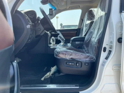 2021 Toyota Land Cruiser VXS Grand Touring V8 Cylinders Engine 5.7L White Brown SUV