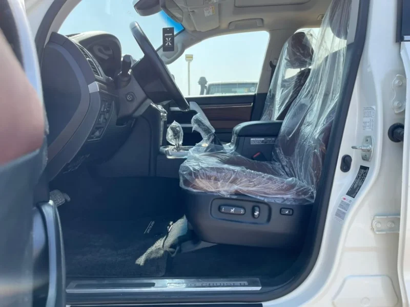 2021 Toyota Land Cruiser VXS Grand Touring V8 Cylinders Engine 5.7L White Brown SUV