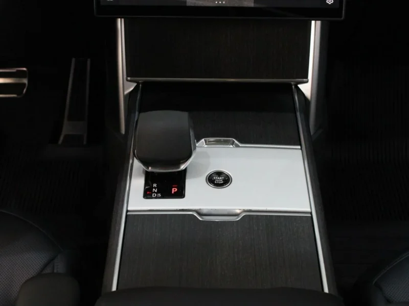 2025 Land Rover Range Rover Vogue SE 4.4L LiterTwin-Turbo V8 Engine Black SUV