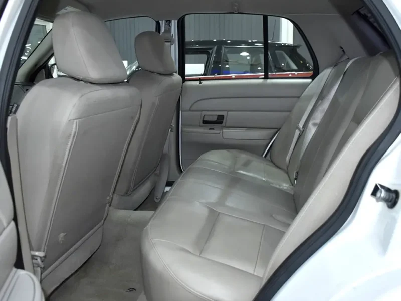 2008 Ford Crown Victoria LX 8 Cylinders Engine White Grey Sedan