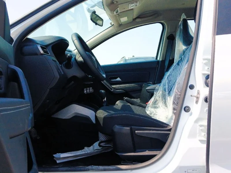 2025 Renault Duster Renault Duster 1.6L Petrol GCC Full option White Grey SUV