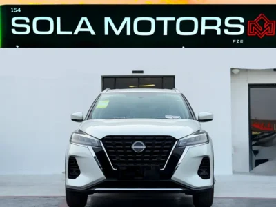 2025 Nissan Kicks Other 1.5L Liters 4 Cylinders Engine White Black Hatchback