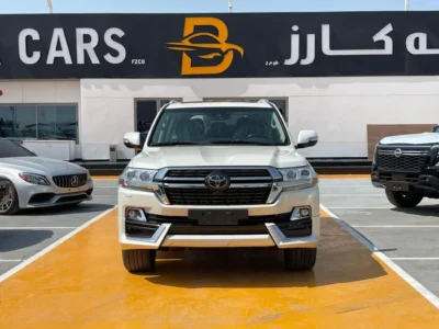 2021 Toyota Land Cruiser VXS Grand Touring V8 Cylinders Engine 5.7L White Brown SUV